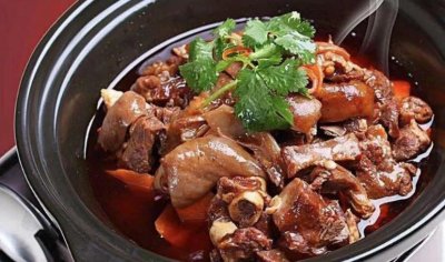 砂锅红焖带皮羊肉